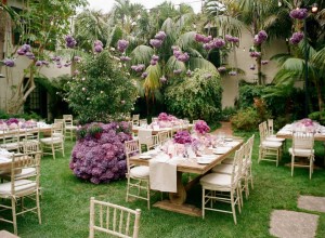 purple-hydrangea-wedding-flowers-hanging-from-above.full