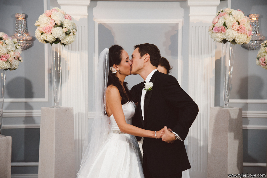 Rhea & Mark tie the knot on The Knot! - Image courtesy of Tyler Boye Photography