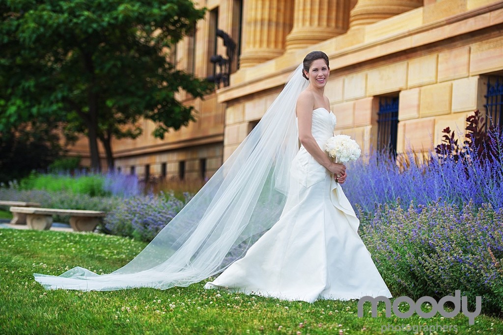 A gorgeous natural backdrop for a naturally gorgeous bride!